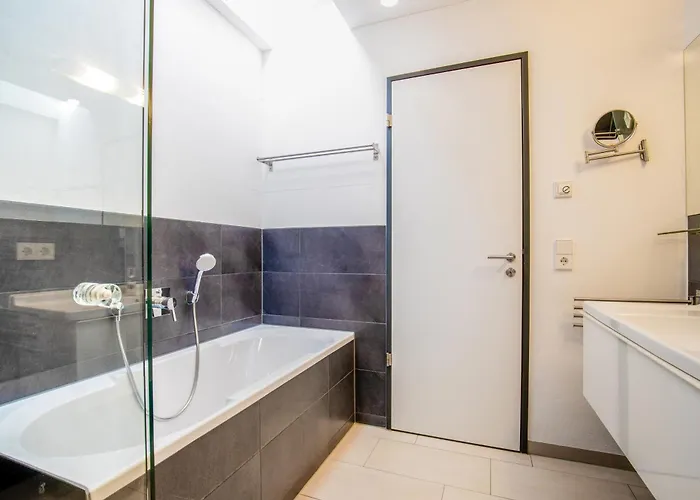 Strandhäuser - Windflüchter Sellin (Rugen)